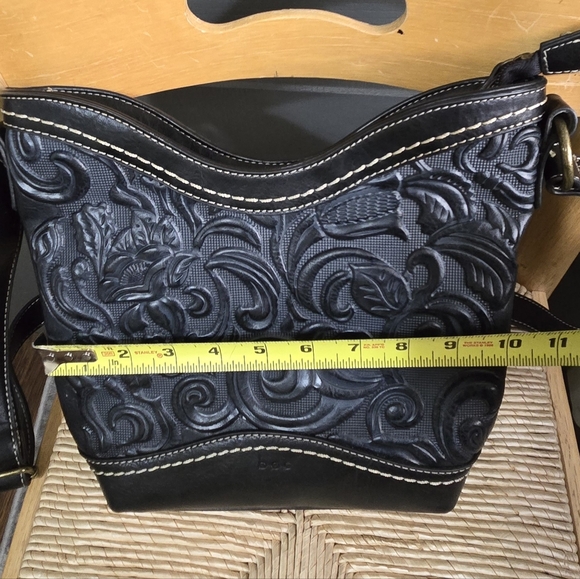 B.O.C. Floral Embossed Black Leather Crossbody Bag - Picture 2 of 9